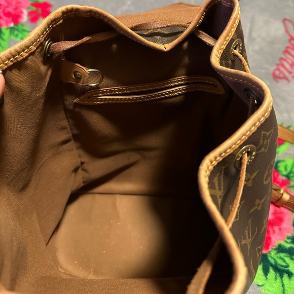 Louis Vuitton Monogram Montsouris MM Backpack - Picture 7 of 9